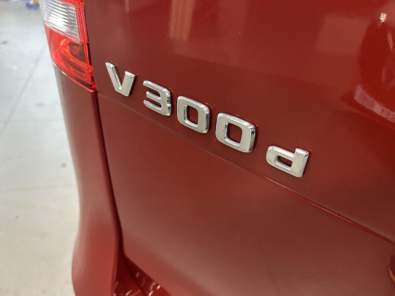 Mercedes-Benz Třídy V (2021) 300d AMG L 4Matic LED 360° NAV - fotka 26 z 31