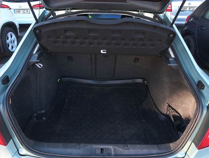 Škoda Octavia (2010) Elegance 1.6 TDI, oblíbený vůz - fotka 12 z 13