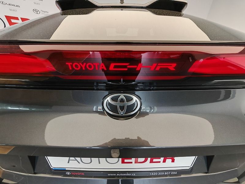 Toyota C-HR 2.0 PHEV GR SPORT - fotka 10 z 39