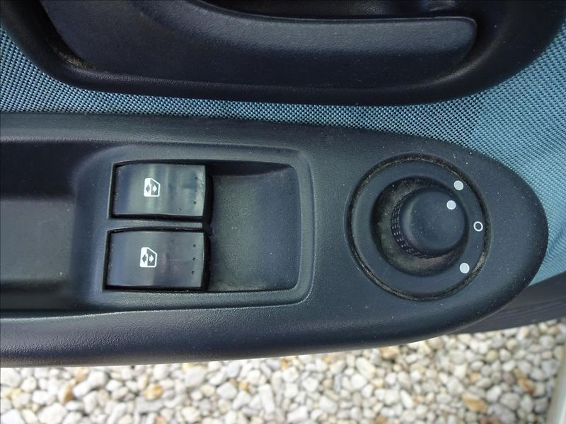Renault Clio 1,2i - fotka 16 z 32
