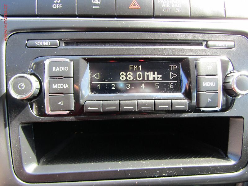 Volkswagen Polo (2014) 1.2 i, Comfortline - fotka 14 z 17