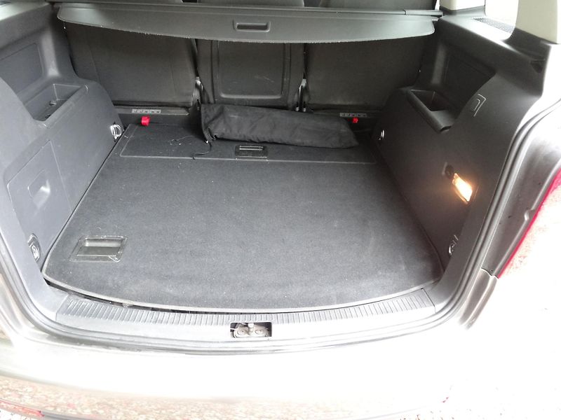 Volkswagen Touran 1.4TSi  Style - fotka 8 z 13