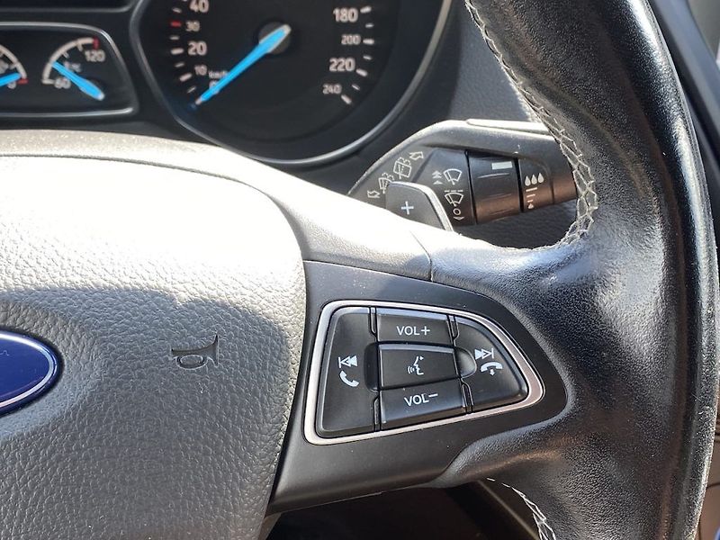 Ford Kuga 2.0TDCi, ČR,ST line, Navi, 4x4 - fotka 17 z 26