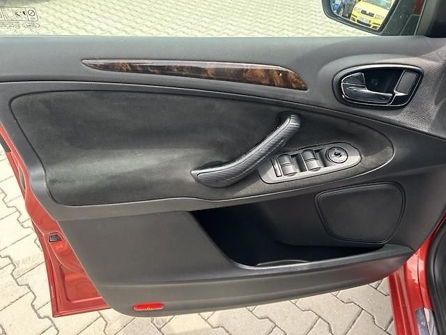 Ford Galaxy 2,0TDCi Ghia 7míst - fotka 21 z 54