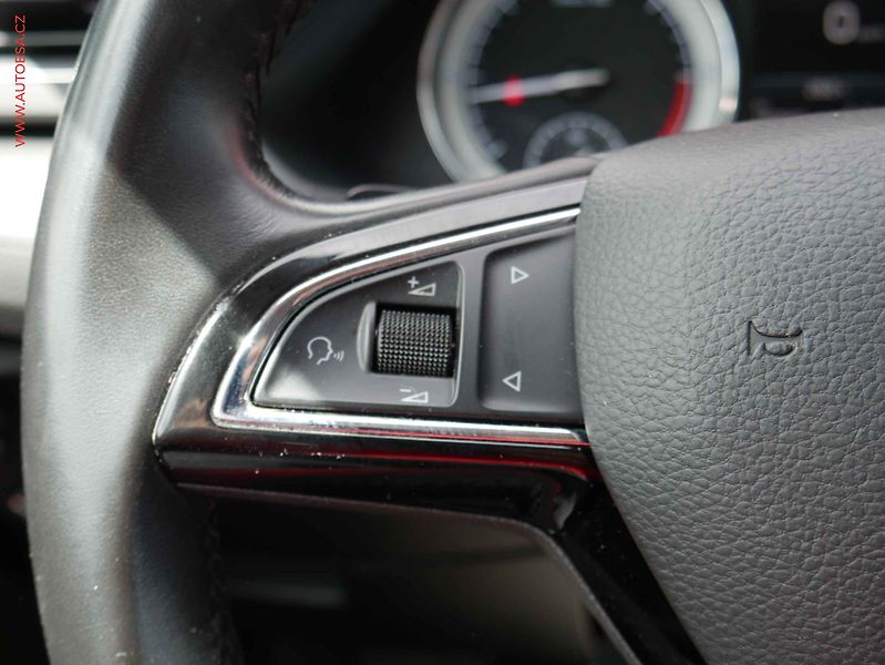 Škoda Superb (2020) 2.0TDi, Style, DSG, LED - fotka 15 z 23