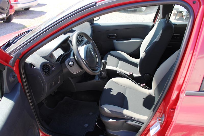 Renault Clio (2011) 1,2i EL.OKNA ABS SERVO CENTRÁL - fotka 9 z 16