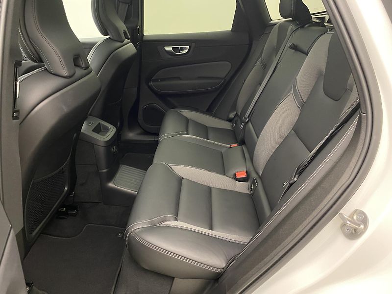 Volvo XC60 T6 AWD RECHARGE DARK PLUS AUT - fotka 5 z 63
