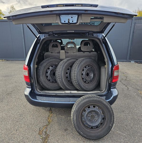 Chrysler Voyager 2.5 105kW 7 MÍST,TEMPOMAT - fotka 29 z 32