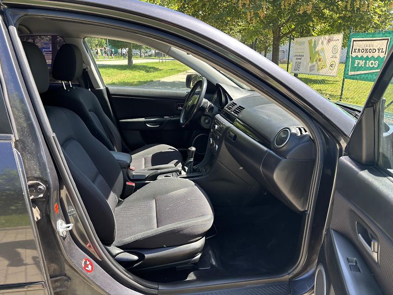 Mazda 3 1.6 Sport Active - fotka 20 z 28