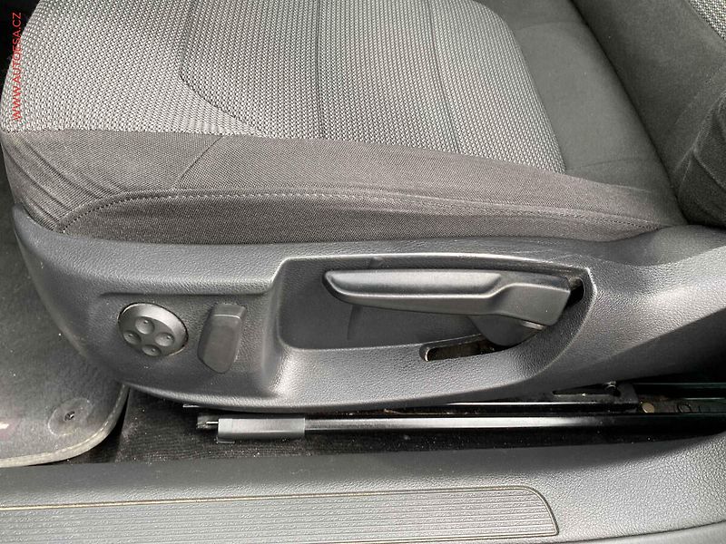 Volkswagen Passat (2014) 2.0 TDi, Highline, DSG, bixen - fotka 14 z 17