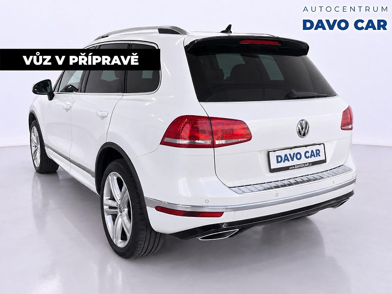 Volkswagen Touareg 3,0 TDI V6 193kW R-Line CZ - fotka 2 z 12