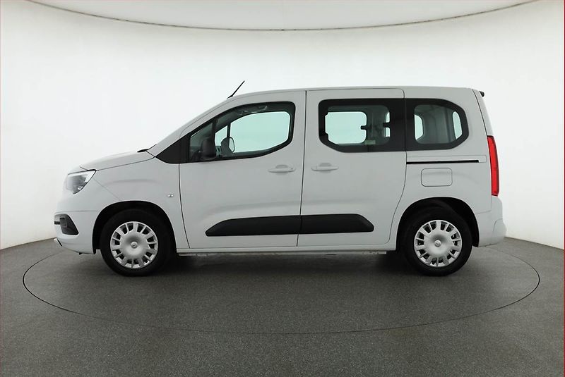 Opel Combo (2022) Edition 1.2 Turbo, 5Míst, ČR - fotka 3 z 17