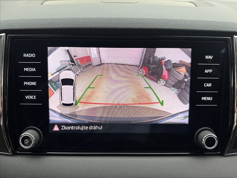 Škoda Karoq 1,6 DSG ACC STYLE+ NAVI KAMERA - fotka 22 z 39
