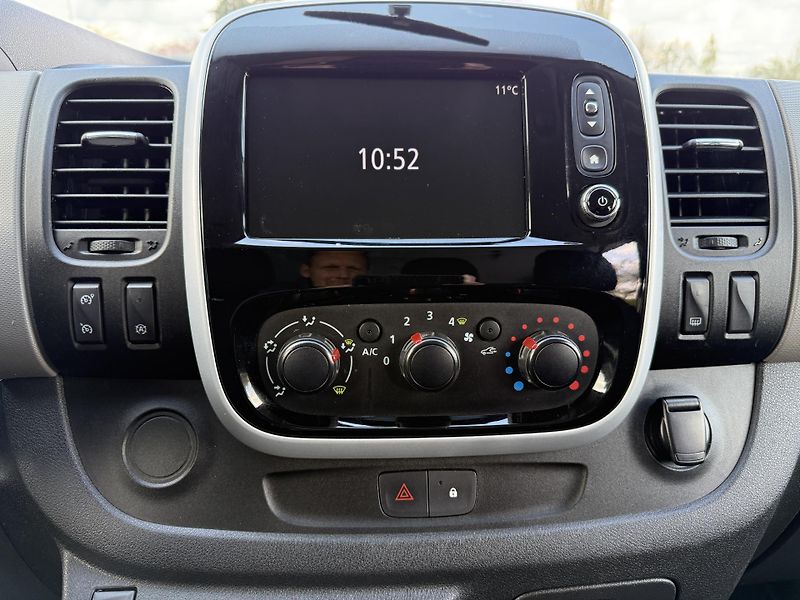 Renault Trafic 1.6dCi 89kW 9 míst ČR - fotka 12 z 20