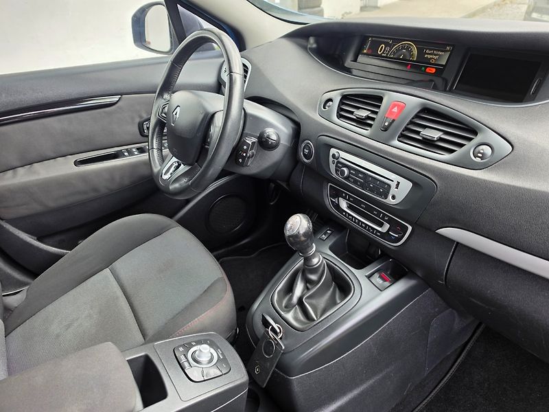 Renault Scénic (2013) 1.5 DCI - fotka 14 z 17