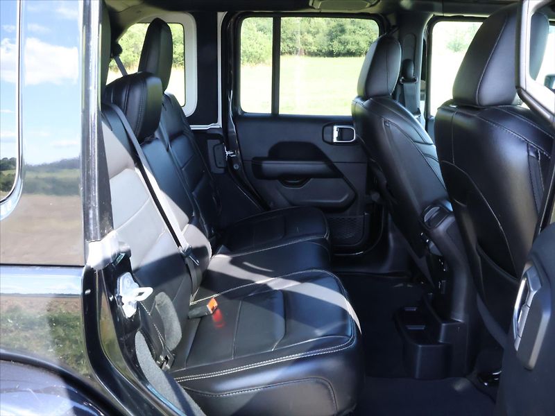 Jeep Wrangler 2.1 CRD 147kW Aut. Unlimited - fotka 13 z 28