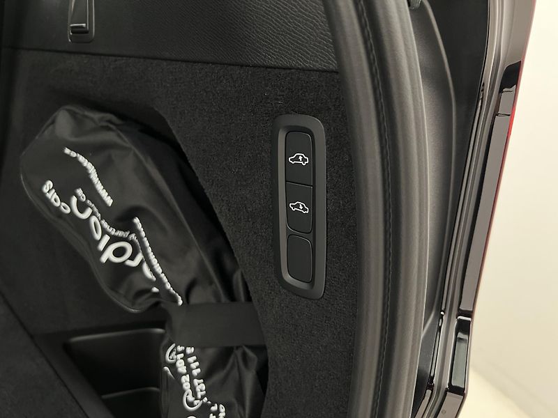 Volvo XC90 (2026) T8 AWD BLACK EDITION ULTRA - fotka 19 z 47