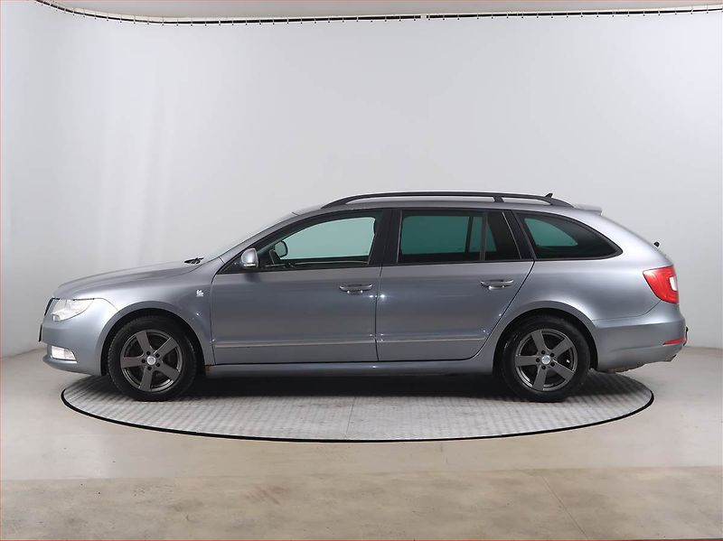 Škoda Superb (2012) 1.6 TDI, Navi, Tempomat - fotka 3 z 15