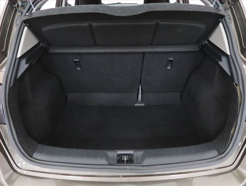 Nissan Pulsar (2015) 1.2 DIG-T, Park. senzory - fotka 13 z 18