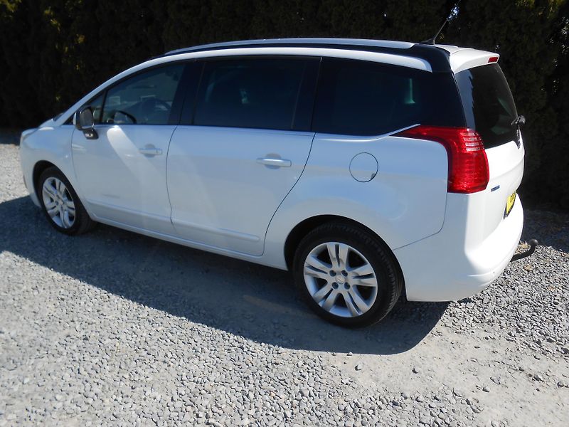 Peugeot 5008 88KW,NAVI,PANORAMA,AUTOMAT - fotka 41 z 45