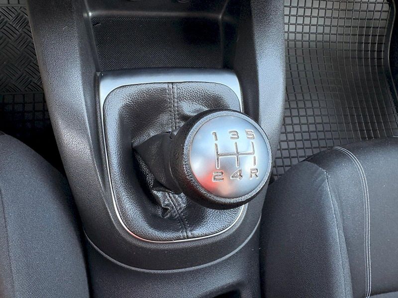 Citroën C4 (2016) BlueHDi 100 Feel Edition - fotka 14 z 22