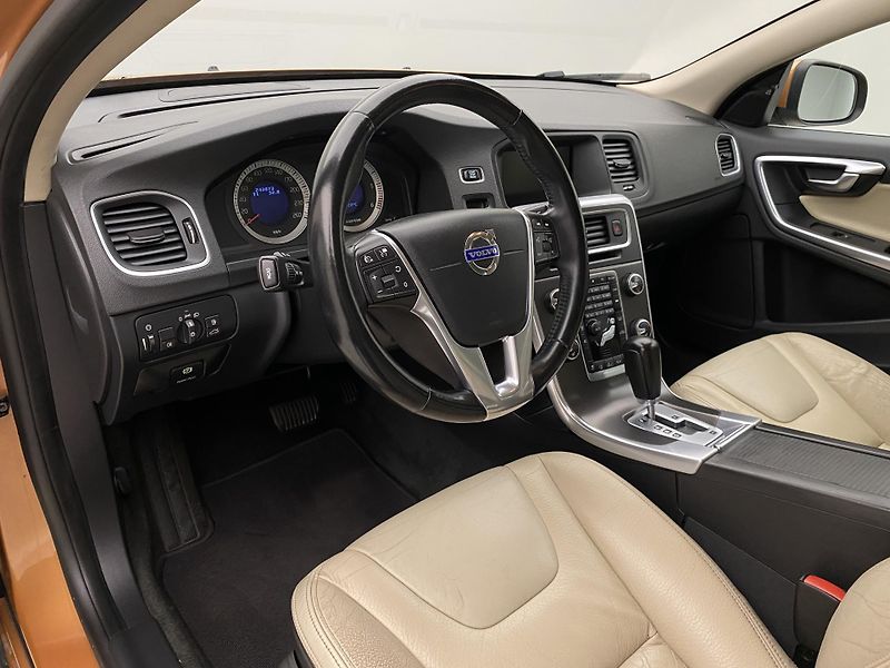 Volvo S60 D3 SUMMUM AUT  - fotka 4 z 46