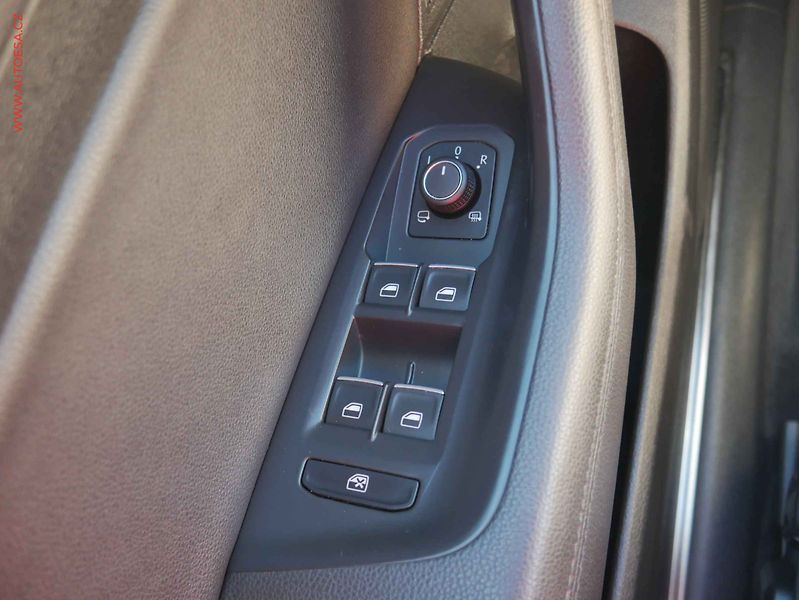 Volkswagen Passat (2015) 2.0TDi, LED - fotka 12 z 15