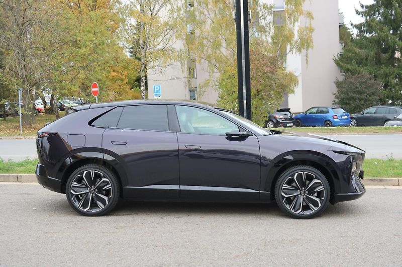 Mazda CX-6e (2026) EV 258ps Takumi Plus - fotka 4 z 33