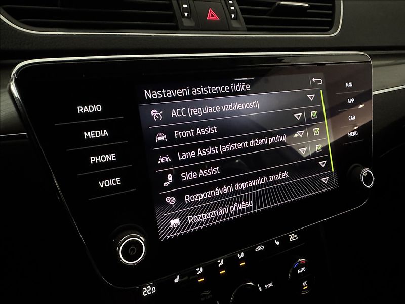 Škoda Superb 2,0 TDi  DSG 4x4 Scout Virtual - fotka 36 z 50