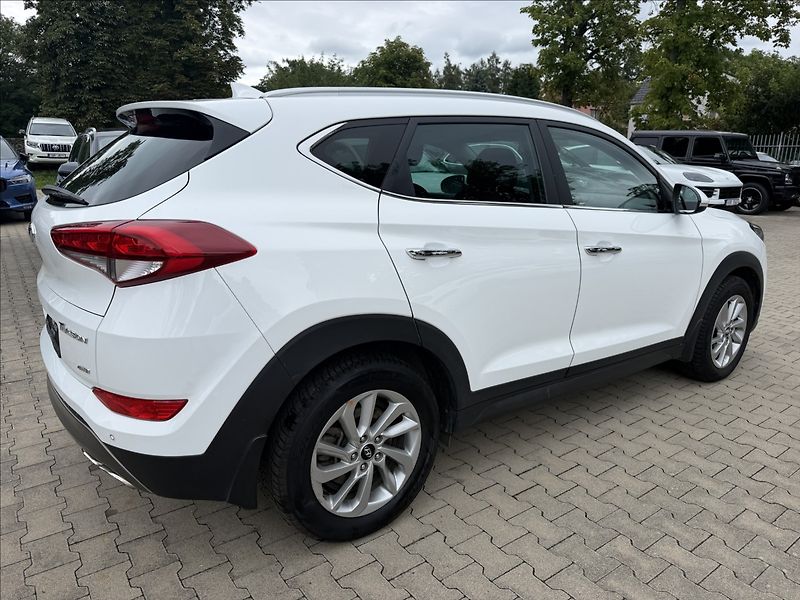 Hyundai Tucson 2.0 CRDI Style 4x4 Autom - fotka 5 z 23