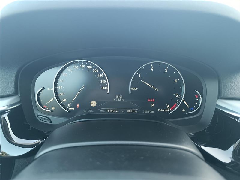 BMW Řada 5 2,0 520d Xdrive Touring - fotka 14 z 20