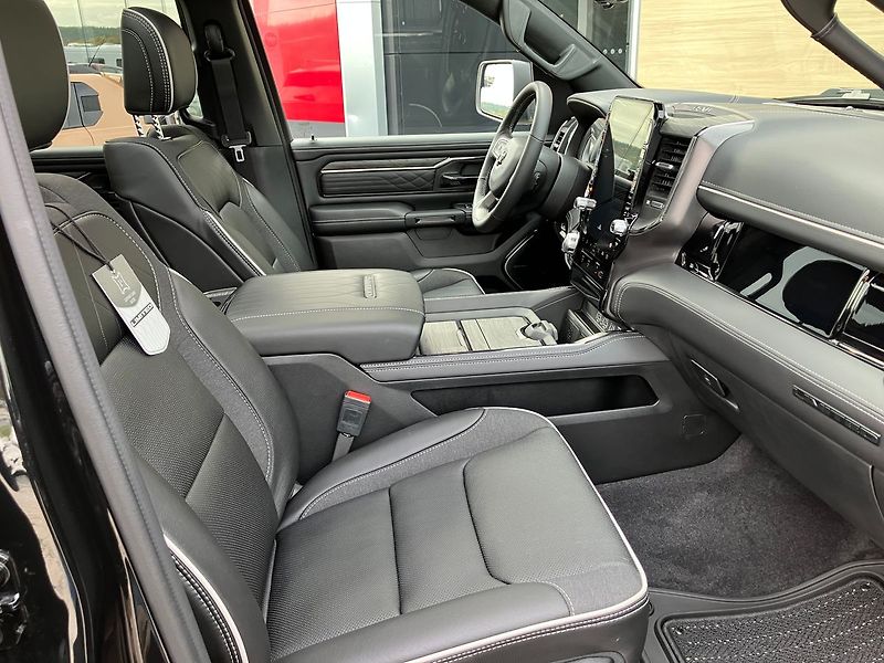 Dodge RAM (2025) 3.0 I6 548k LIMITED NIGHT RAMB - fotka 46 z 63