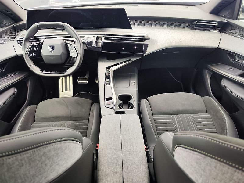 Peugeot 3008 1.2 hybrid/145kW GT e-DCS6 - fotka 16 z 40