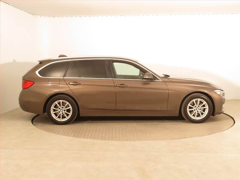 BMW Řada 3 (2013) 320 d, Navi, Tempomat - fotka 6 z 17
