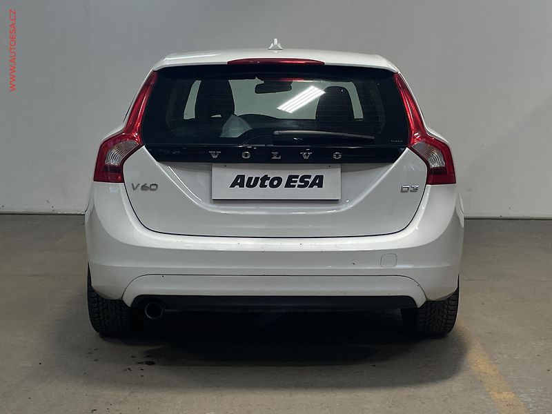 Volvo V60 (2016) 2.0D, ČR, AC, tempo, park - fotka 5 z 14