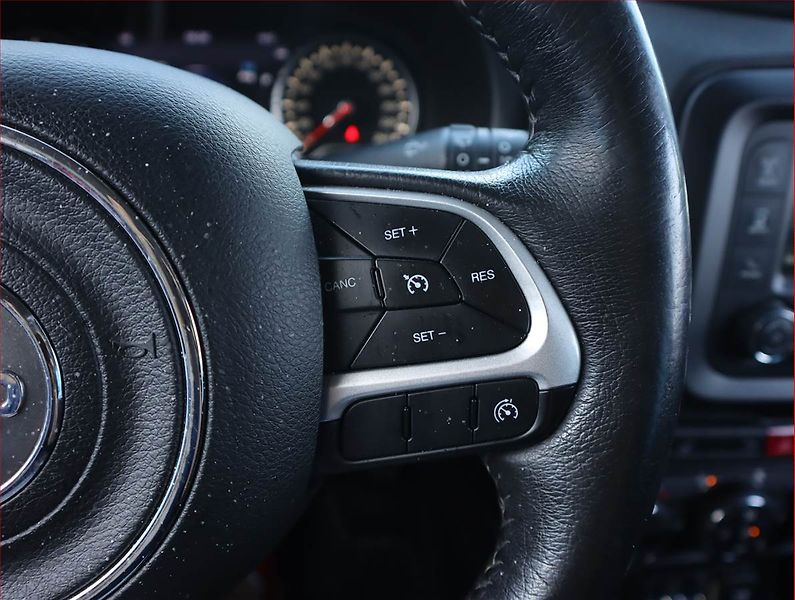 Jeep Renegade (2015) 2.0 MultiJet, 4X4, Automat - fotka 19 z 21