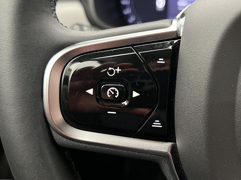 Volvo V90 T6 AWD RECHARGE DARK PLUS - fotka 25 z 46