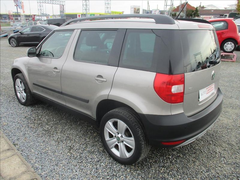 Škoda Yeti 1,4 TSI, servis, xenon, 1.maj, - fotka 7 z 30