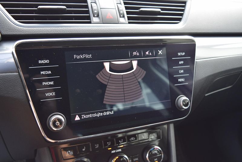 Škoda Superb (2017) 1.4TSI 110kw AMBITION APP OPS - fotka 26 z 50