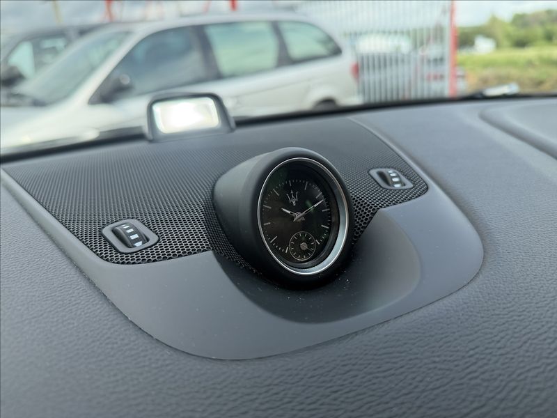 Maserati Levante 3,0 Q4 A/T 202kW - fotka 20 z 31