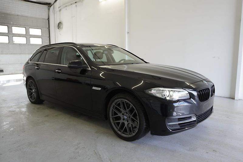 BMW Řada 5  3,0 XDRIVE FACELIFT AUTOMAT - fotka 3 z 29