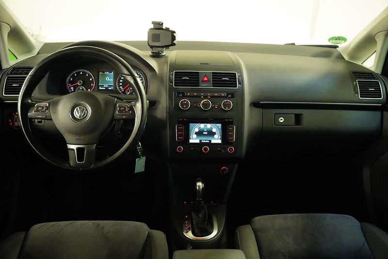 Volkswagen Touran - fotka 5 z 26