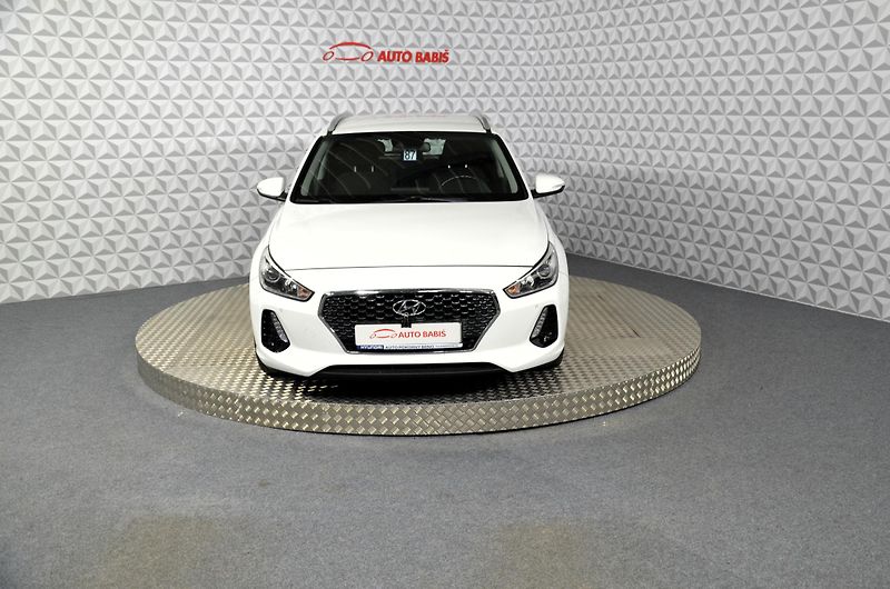 Hyundai i30 (2017) 1.6CRDi kombi 81kw - řetězová - fotka 2 z 23