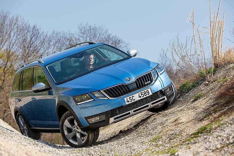 Škoda Octavia Combi RS a Škoda Octavia Scout.