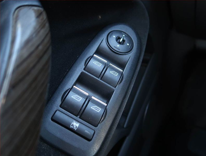 Ford C-MAX (2008) Ghia 1.6 TDCi, Tažné, Klima - fotka 15 z 17