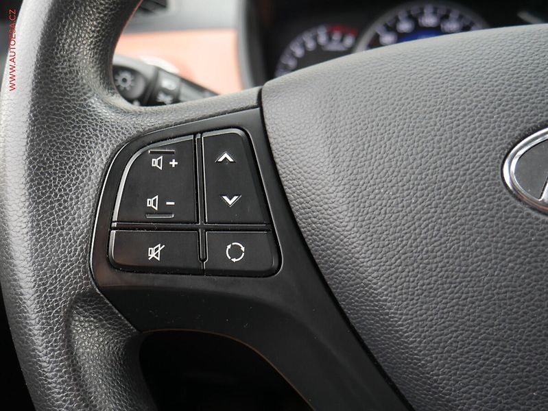 Hyundai i10 (2014) 1.0i, ČR, AC, temp - fotka 14 z 18