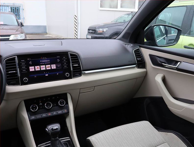 Škoda Karoq (2018) 1.6 TDI, Automat, Serv.kniha - fotka 8 z 19