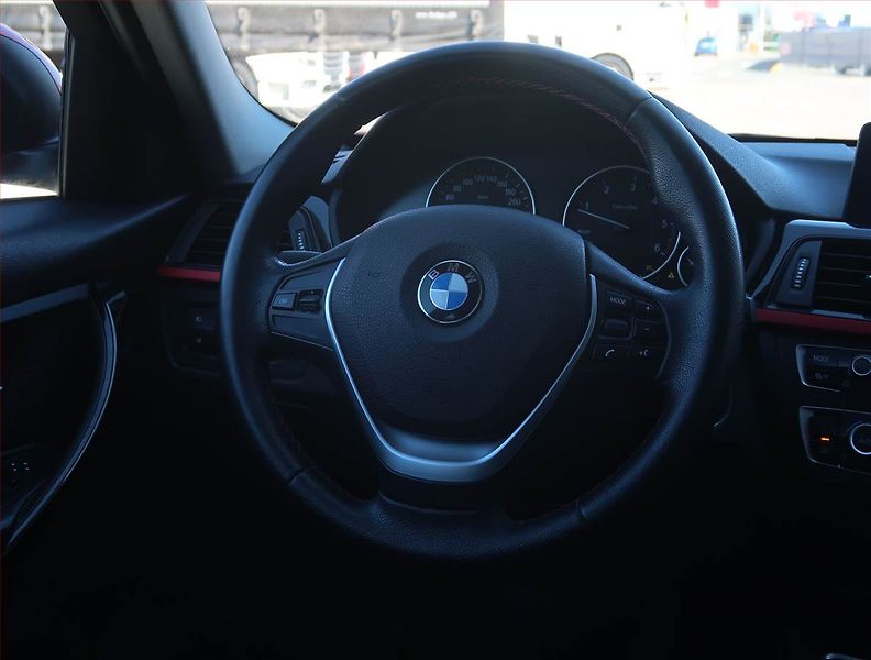 BMW Řada 3 (2014) 320 d xDrive, 4X4, Automat - fotka 20 z 22