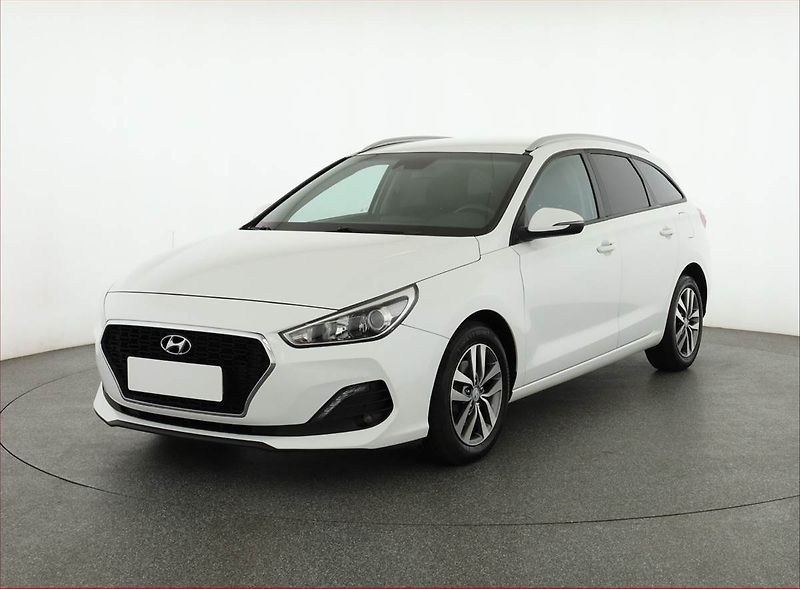 Hyundai i30 (2019) Trikolor 1.0 T-GDI, ČR,1.maj - fotka 2 z 17