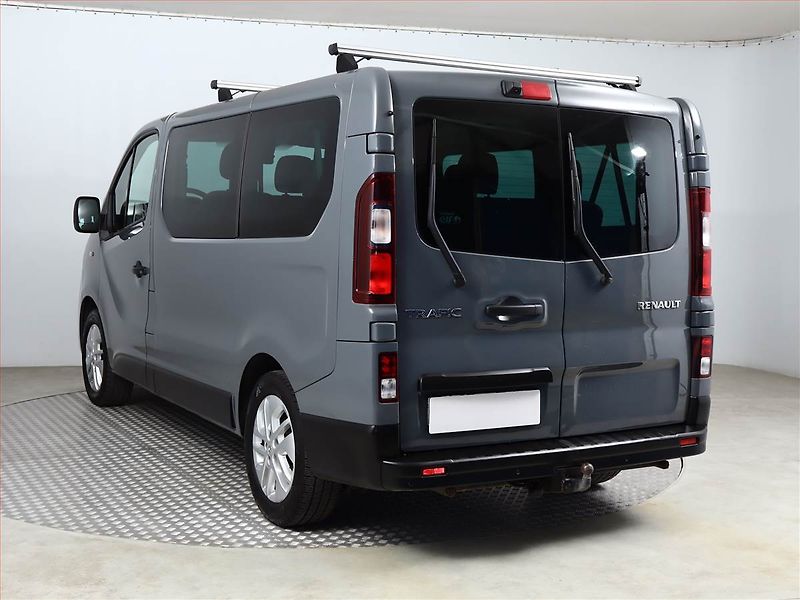 Renault Trafic (2020) 2.0 dCi, Bus, 9Míst, ČR, 1Maj - fotka 4 z 16